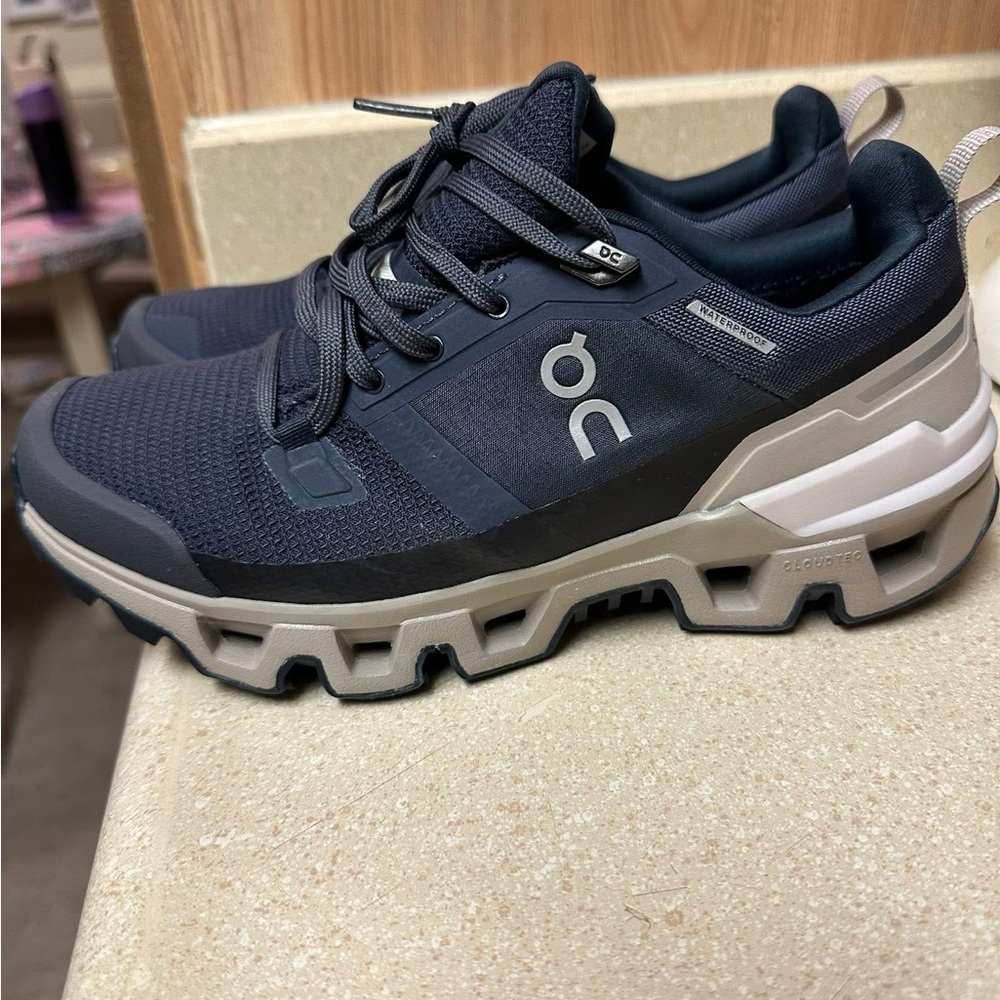 On Running Black and Gray Athletic Shoes